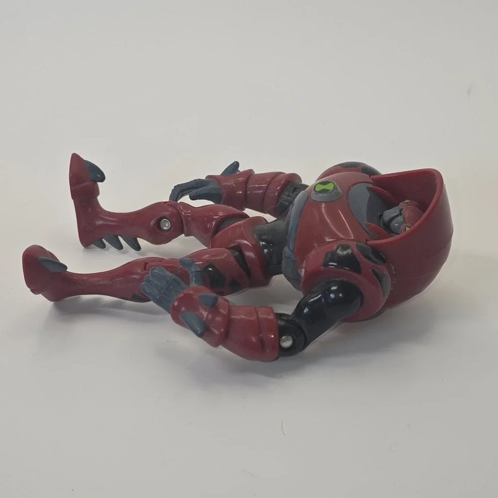 Bandai Ben 10 Ultimate Alien Water Hazard 4 Inch Action Figure Red Black 2010